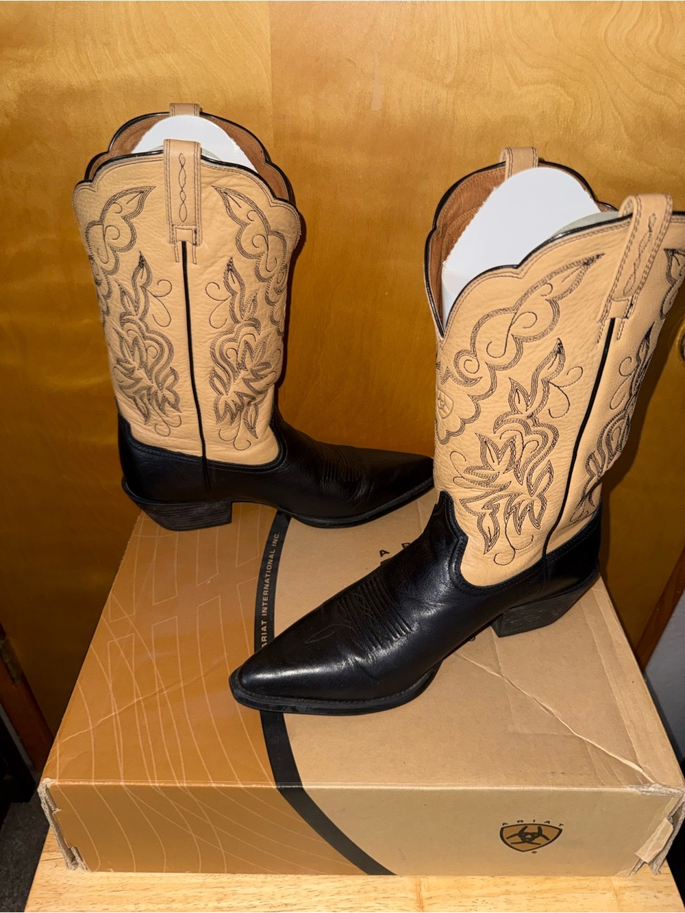 Ariat Two-Tone Western Boots in Black & Tan